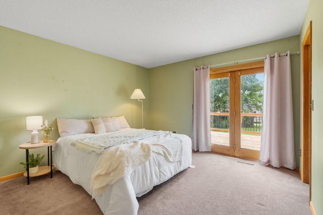10283 Lee Drive, Eden Prairie, MN 55347