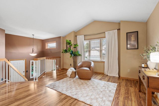 10283 Lee Drive, Eden Prairie, MN 55347