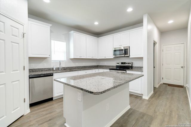 4502 Heathers Rose, St Hedwig, TX 78152