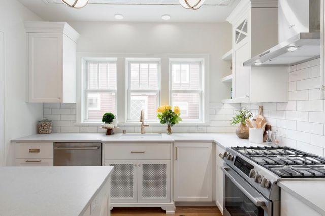 231 Manitoba Avenue N Main Level, Wayzata, MN 55391