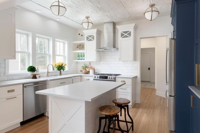 231 Manitoba Avenue N Main Level, Wayzata, MN 55391