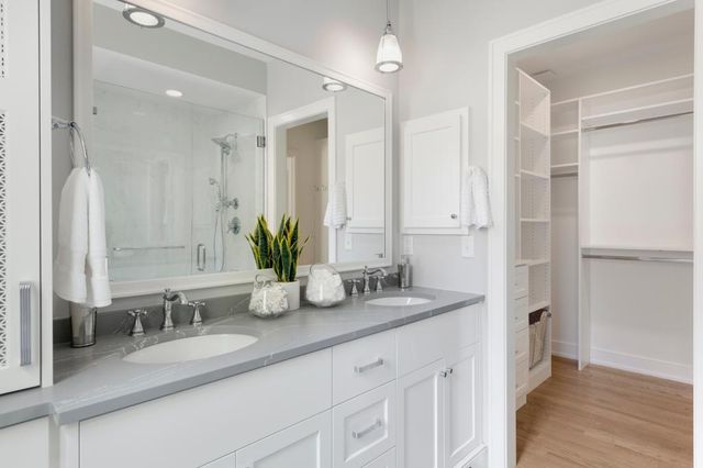 231 Manitoba Avenue N Main Level, Wayzata, MN 55391