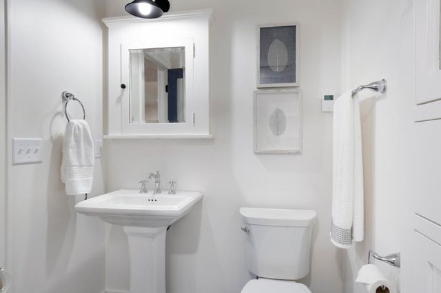 231 Manitoba Avenue N Main Level, Wayzata, MN 55391