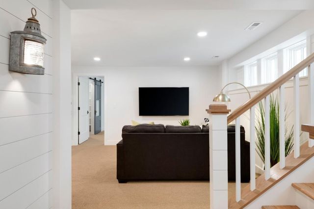 231 Manitoba Avenue N Main Level, Wayzata, MN 55391