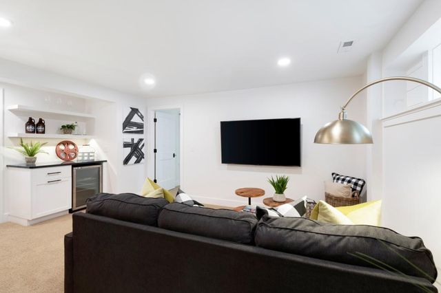 231 Manitoba Avenue N Main Level, Wayzata, MN 55391