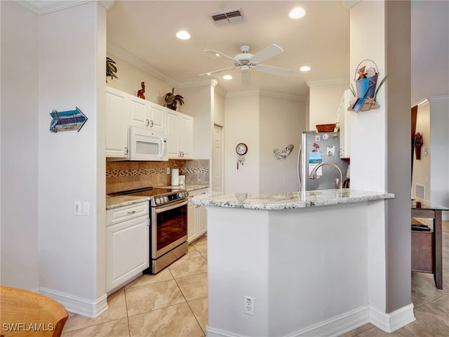 800 Carrick Bend CIR 102, Naples, FL 34110