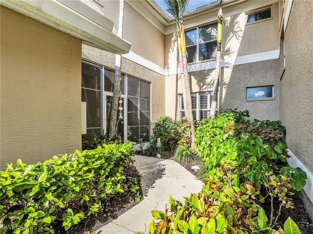 800 Carrick Bend CIR 102, Naples, FL 34110