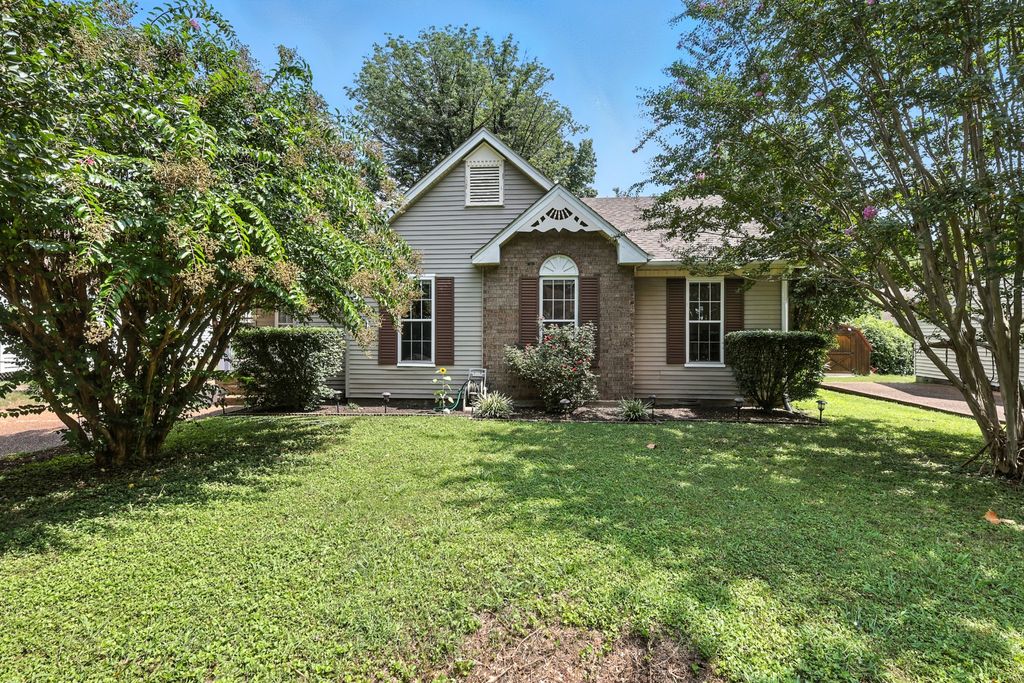 1121 Jacksons Valley Rd, Hermitage, TN 37076
