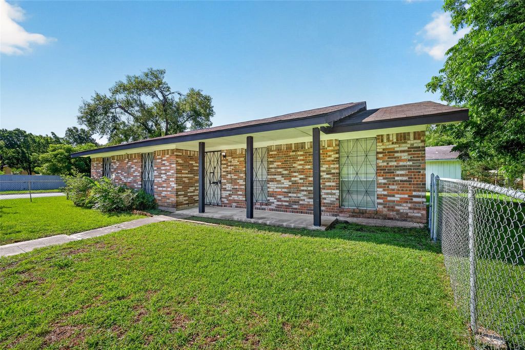 8158 Detroit Street, Houston, TX 77017