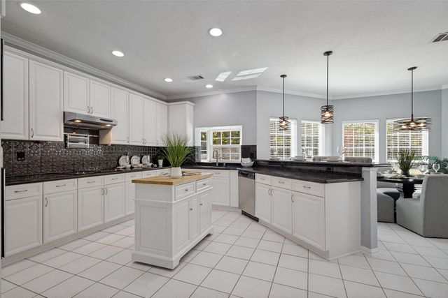 204 E Chapel Downs Drive, Southlake, TX 76092