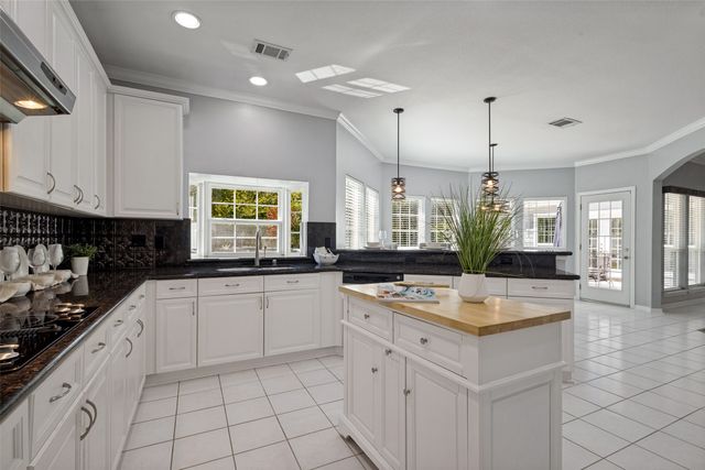 204 E Chapel Downs Drive, Southlake, TX 76092