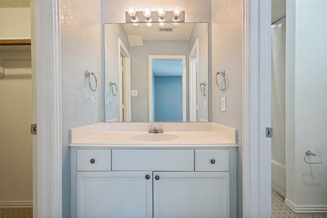 204 E Chapel Downs Drive, Southlake, TX 76092