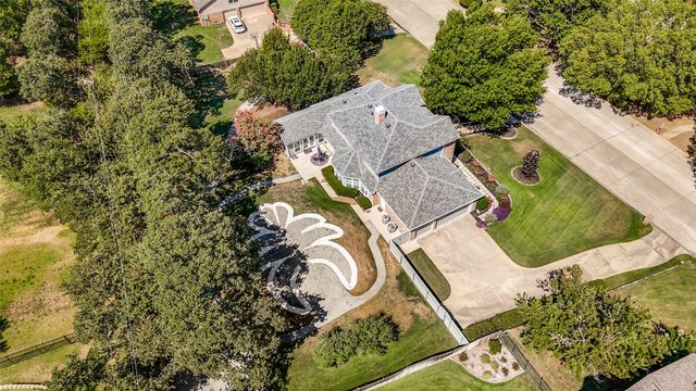 204 E Chapel Downs Drive, Southlake, TX 76092