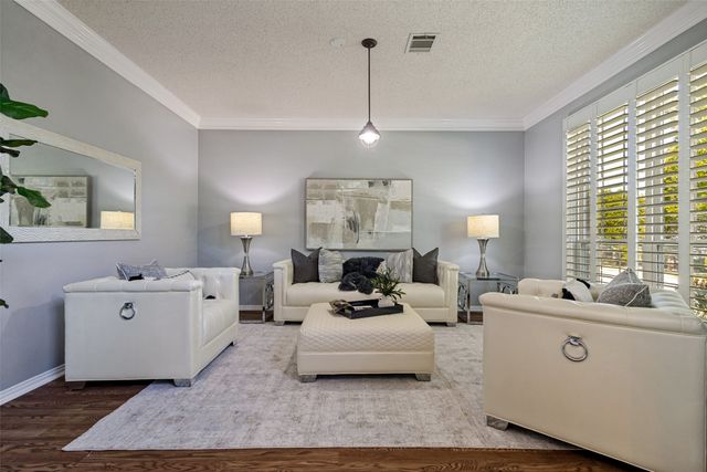 204 E Chapel Downs Drive, Southlake, TX 76092