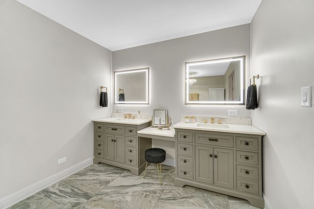 967 W Bauer Road, Naperville, IL 60563