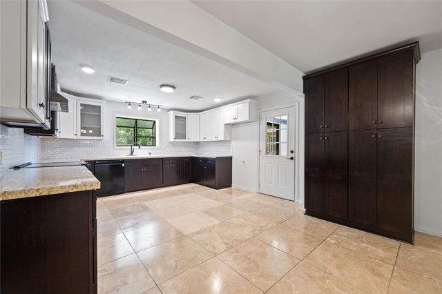 83 County Road 3189c, Cleveland, TX 77327
