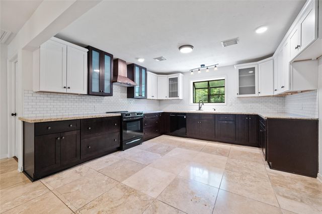 83 County Road 3189c, Cleveland, TX 77327
