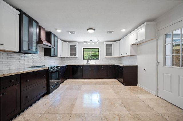 83 County Road 3189c, Cleveland, TX 77327