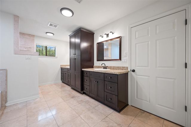 83 County Road 3189c, Cleveland, TX 77327