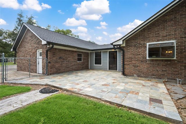 83 County Road 3189c, Cleveland, TX 77327