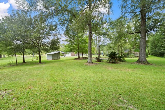83 County Road 3189c, Cleveland, TX 77327