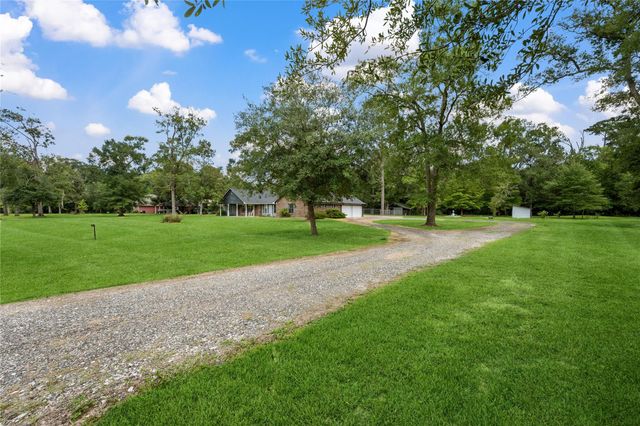 83 County Road 3189c, Cleveland, TX 77327