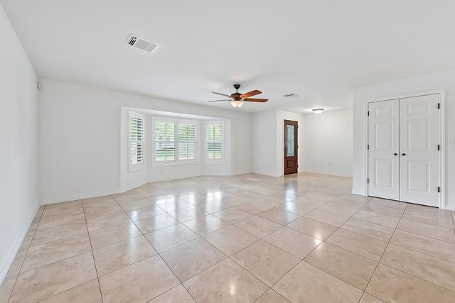 83 County Road 3189c, Cleveland, TX 77327