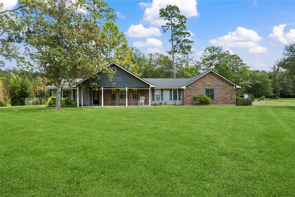 83 County Road 3189c, Cleveland, TX 77327