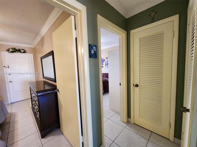 920 SW 11th Ave 11D, Hallandale Beach, FL 33009