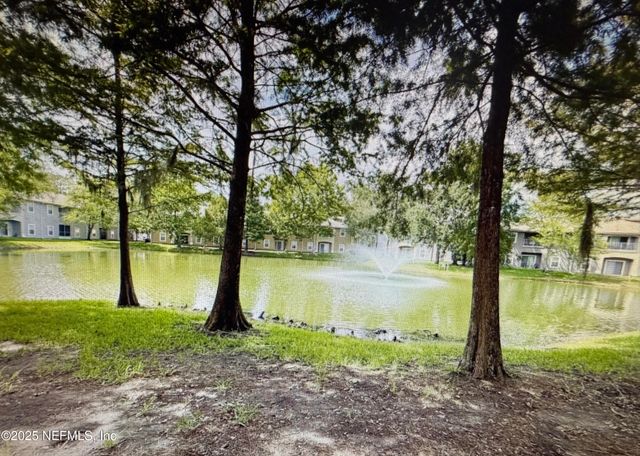 6105 MAGGIES Circle, 101, Jacksonville, FL 32244