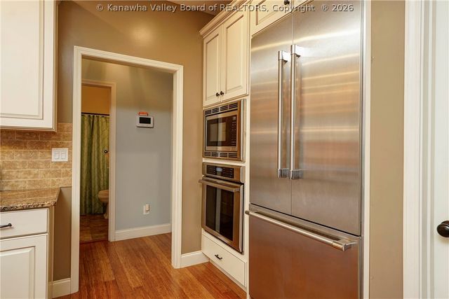 561 Wynterhall Lane, South Charleston, WV 25309