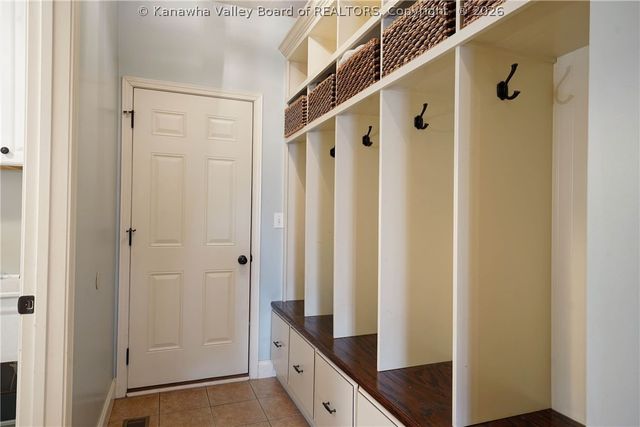 561 Wynterhall Lane, South Charleston, WV 25309