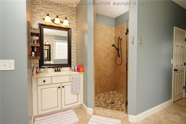 561 Wynterhall Lane, South Charleston, WV 25309