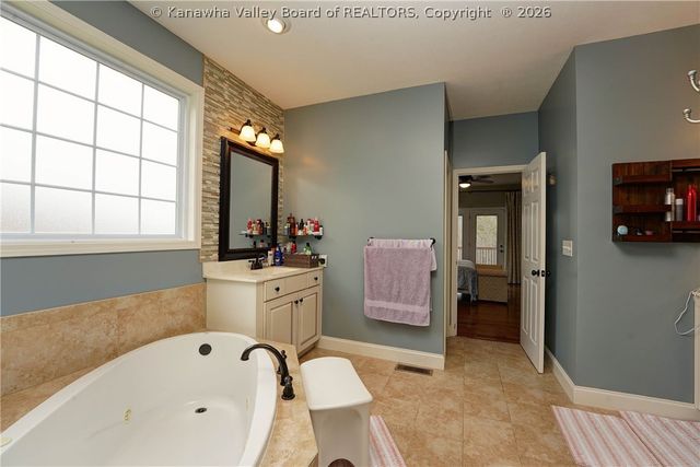 561 Wynterhall Lane, South Charleston, WV 25309