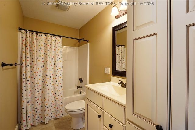 561 Wynterhall Lane, South Charleston, WV 25309