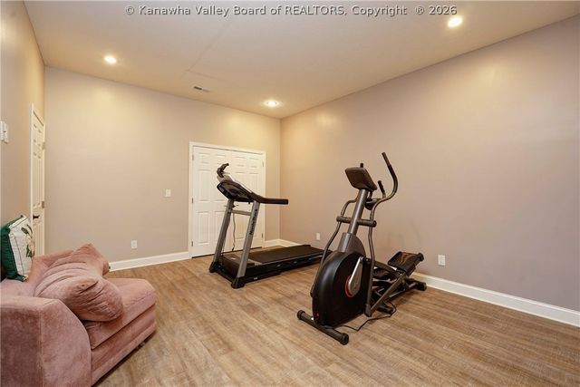 561 Wynterhall Lane, South Charleston, WV 25309