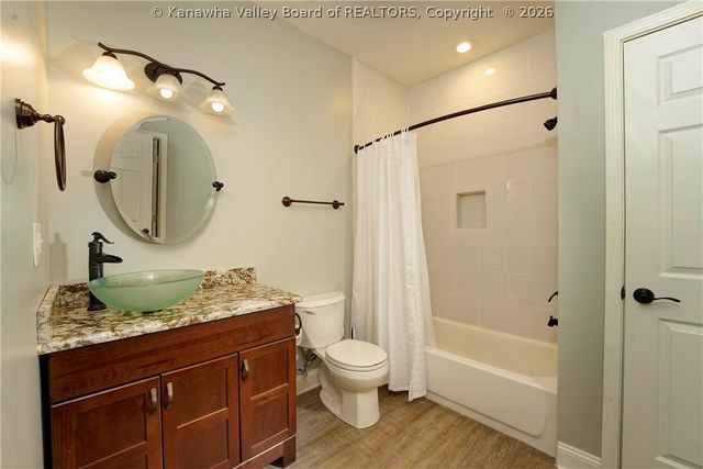 561 Wynterhall Lane, South Charleston, WV 25309