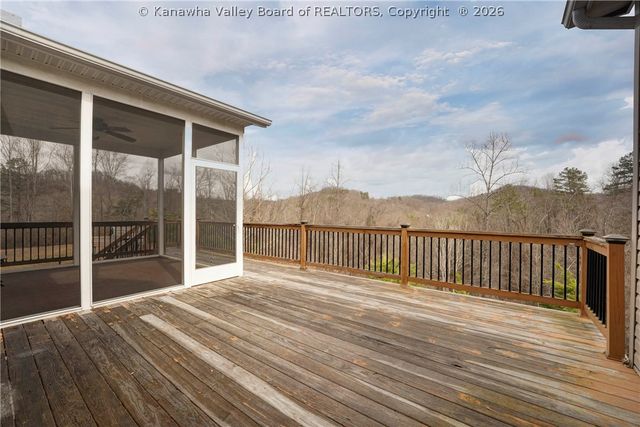 561 Wynterhall Lane, South Charleston, WV 25309