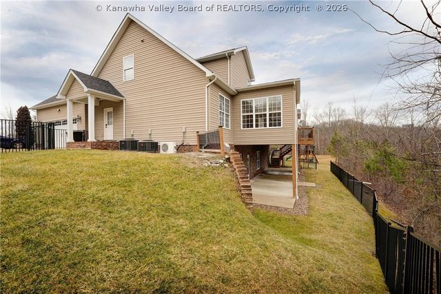 561 Wynterhall Lane, South Charleston, WV 25309