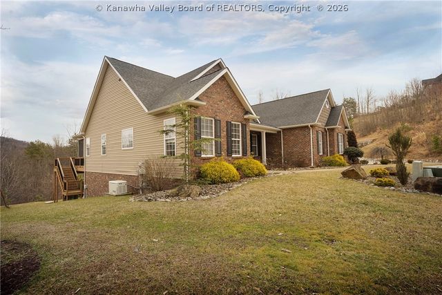 561 Wynterhall Lane, South Charleston, WV 25309