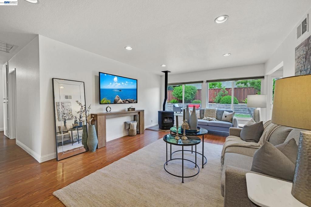 Image 5 of property listing at 2883 Westchester Drive, San Ramon, CA 94583