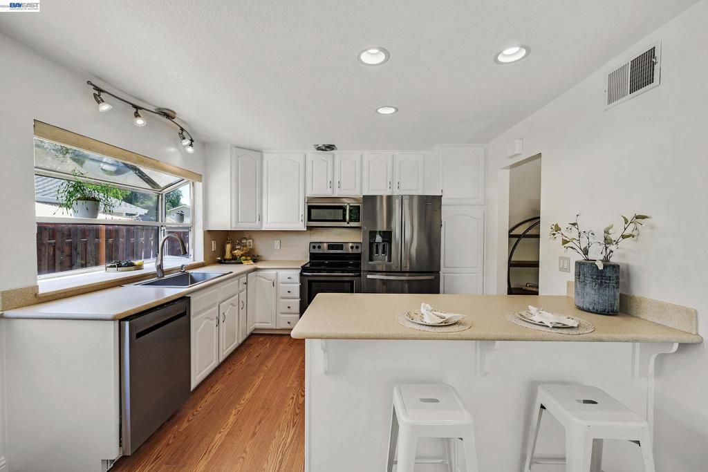 Image 7 of property listing at 2883 Westchester Drive, San Ramon, CA 94583