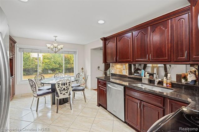 7178 Heather Heath, West Bloomfield, MI 48322