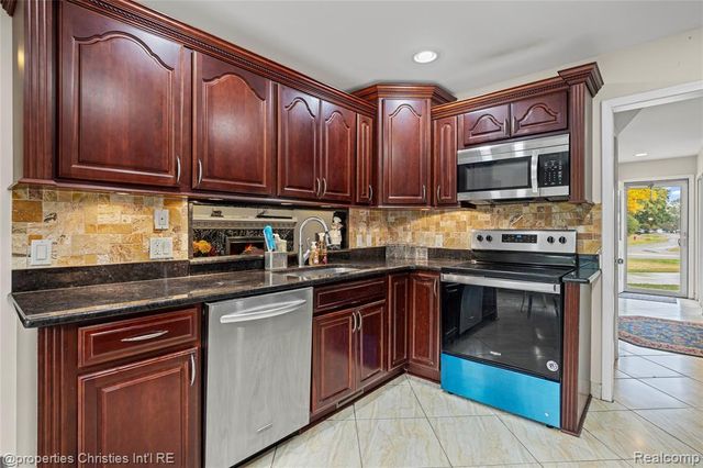 7178 Heather Heath, West Bloomfield, MI 48322