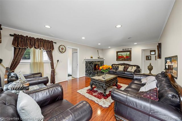 7178 Heather Heath, West Bloomfield, MI 48322