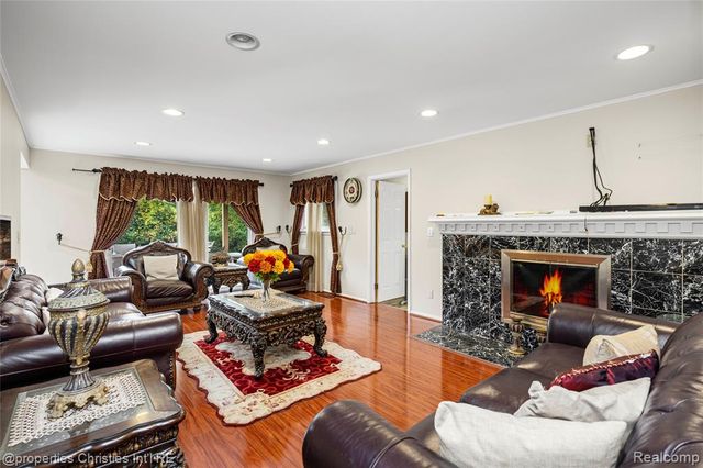 7178 Heather Heath, West Bloomfield, MI 48322
