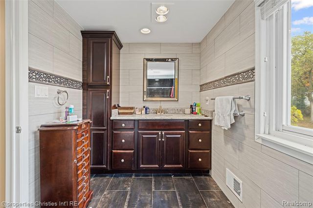 7178 Heather Heath, West Bloomfield, MI 48322
