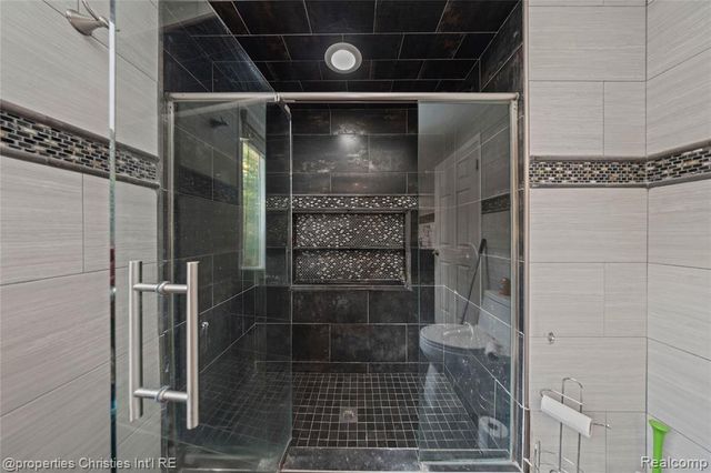 7178 Heather Heath, West Bloomfield, MI 48322