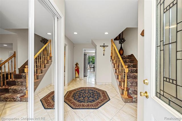 7178 Heather Heath, West Bloomfield, MI 48322