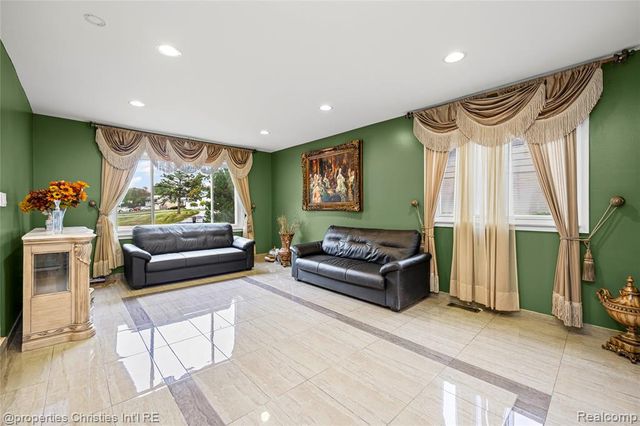 7178 Heather Heath, West Bloomfield, MI 48322